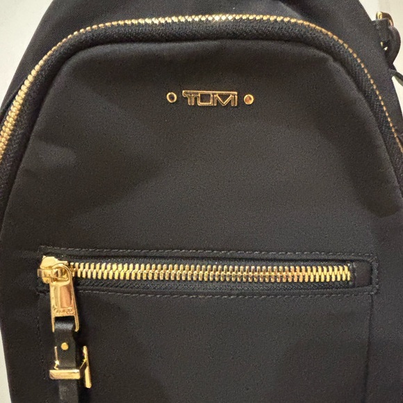 TUMI crossbody sling travel bag Great condition Black gold trim no odors/ tears - Picture 3 of 13
